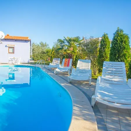 Casa de hóspedes Mit Pool