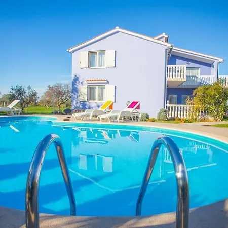 Mit Pool Valtura